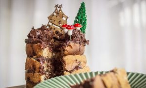 Ce conțin cutiile de cadou de Crăciun pregătite de cofetării și care sunt prețurile în decembrie 2025?