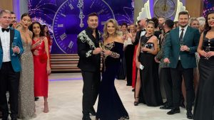 În ajunul Anului Nou, de la ora 16:00, Mirela Vaida și Valentin Sanfira vor iniția petrecerea de Revelion pe Antena Stars.