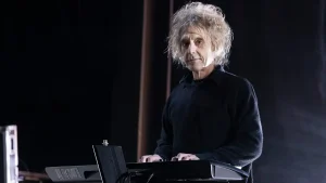 Chitaristul trupei The Cure, Perry Bamonte, a decedat acasă la vârsta de 65 de ani, după o boală prelungită.