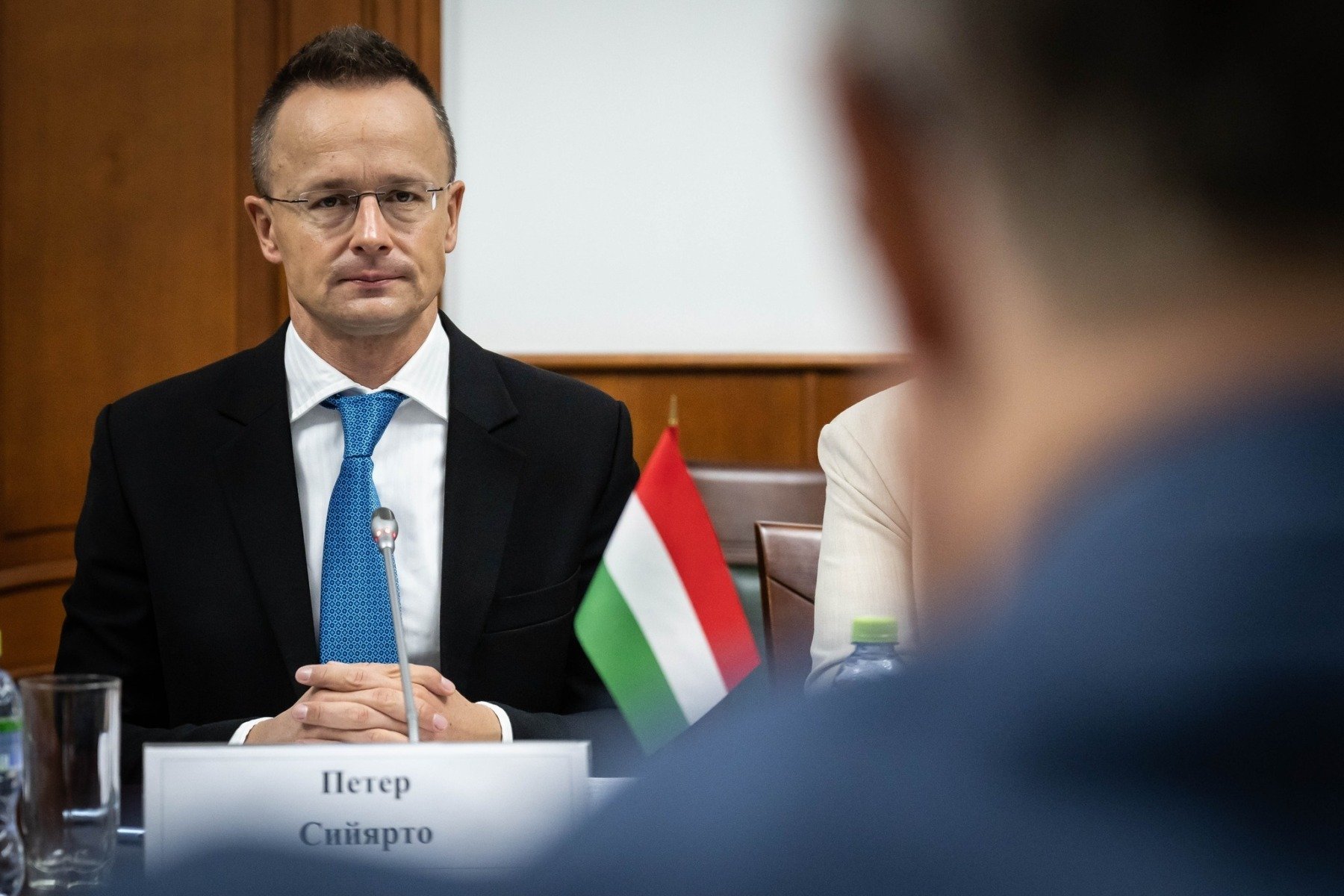 [ad_1] Prim-ministrul maghiar Viktor Orban și președintele american Donald Trump nu au ajuns la un acord privind o linie de credit de 20 de miliarde de dolari, însă au fost de acord să înceapă discuții despre o nouă formă de colaborare financiară, a anunțat marți ministrul ungar de externe, Peter Szijjarto, potrivit agenției de știri Reuters