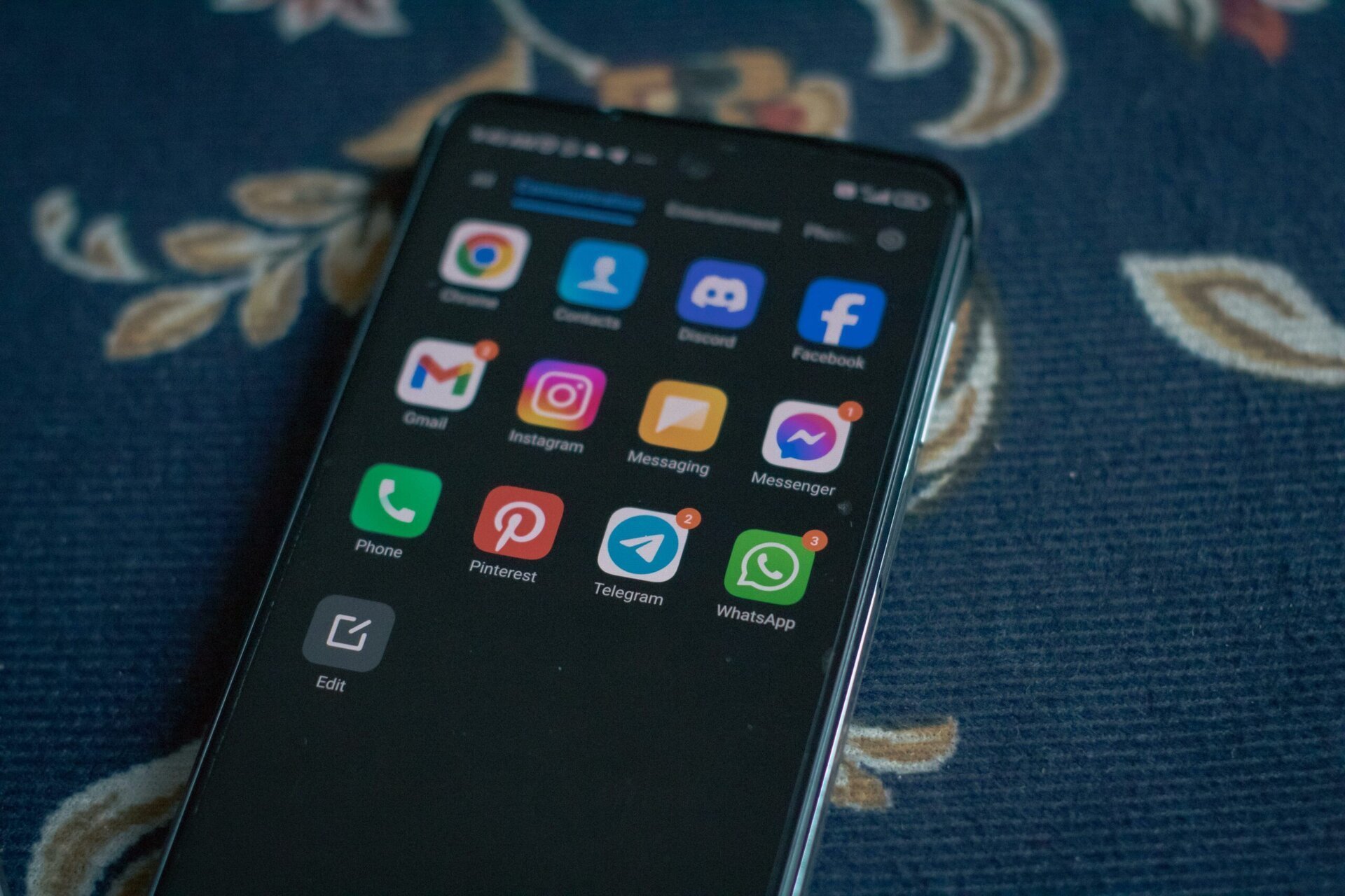 Telegram, amendată de Rusia pentru încălcarea legislației privind conținutul online Autoritățile ruse au amendat Telegram, platforma de mesagerie criptată, pentru nerespectarea cerințelor legale privind moderarea conținutului