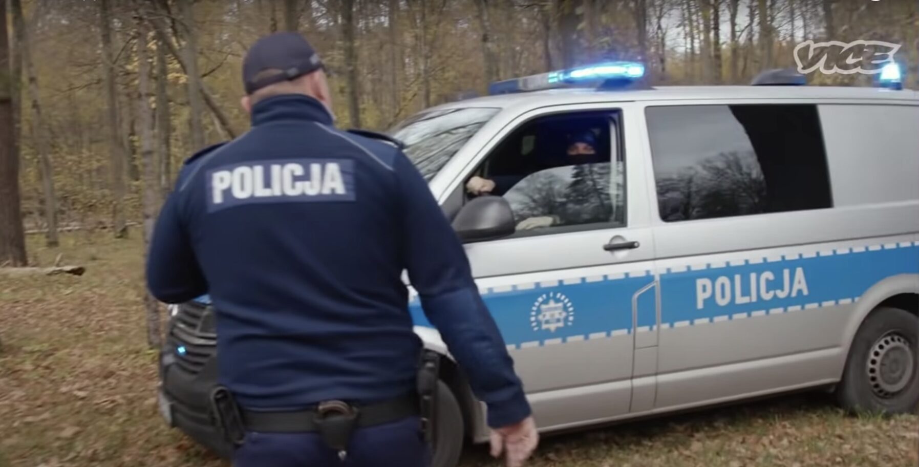[ad_1] Poliția poloneză a anunțat joi că a reținut o sută de persoane suspectate de crearea, distribuirea sau deținerea de materiale pedocriminale, în cadrul unei operațiuni extinse desfășurate pe întreg teritoriul țării pentru combaterea criminalității online, conform informațiilor agenției de știri AFP și a site-ului de știri Agerpres