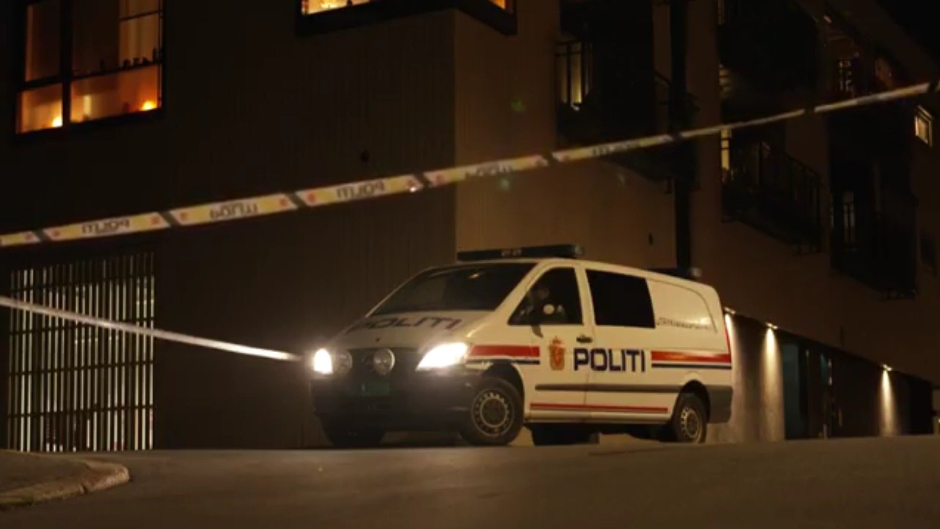 [ad_1] Un tânăr în vârstă de 19 ani a fost reținut după ce au fost trase focuri de armă într-un centru comercial situat în centrul orașului Oslo, capitala Norvegiei