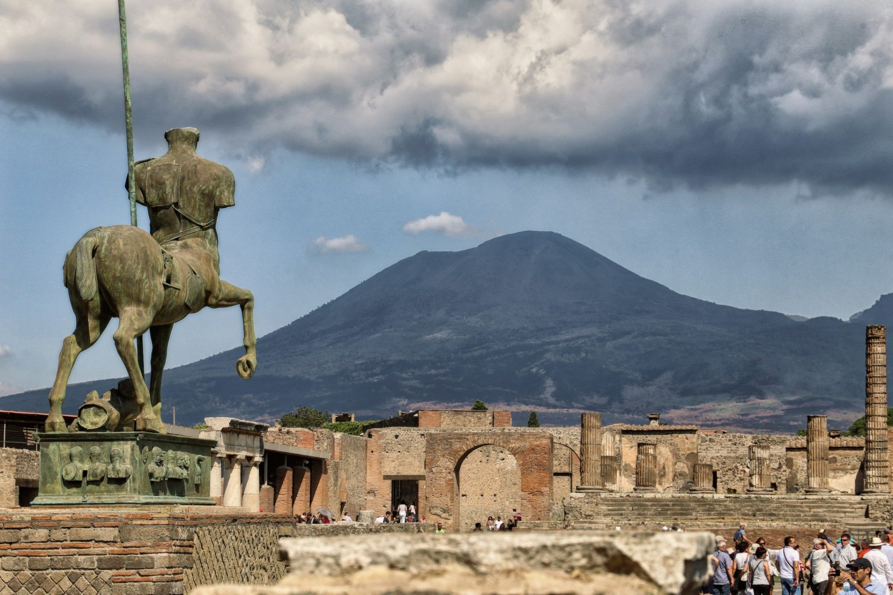 [ad_1] Deși sclavii din vechiul oraș roman Pompei erau considerați simple instrumente, unele dovezi arată că aceștia primeau porții mai consistente și de o calitate superioară comparativ cu populația obișnuită