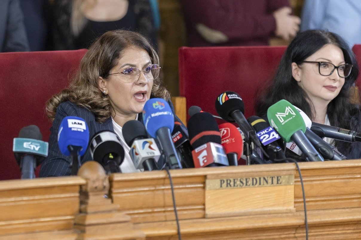 Curtea de Apel București răspunde criticilor privind termenele scurte din dosarele guvernamentale în timpul sărbătorilor După valul de critici privind rapiditatea cu care s-au soluționat anumite dosare împotriva Guvernului, Curtea de Apel București vine cu explicații clare și explicite