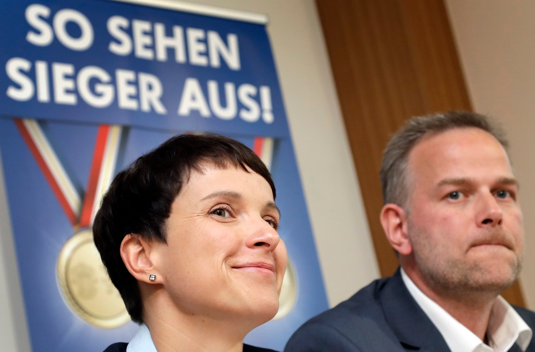 [ad_1] Leif-Erik Holm, care recent a devenit o figură marcantă în Partidul extremist de dreapta din Germania, AfD, înainte de această ascensiune era DJ la un post de radio matinal în regiunea sa natală din estul țării