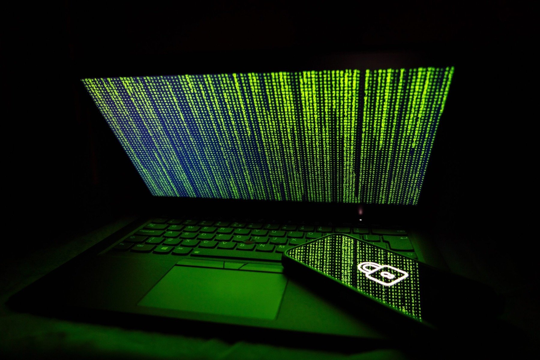 Un an de provocări în domeniul securității digitale: incidente cibernetice majore din 2025 care au impactat guverne, companii și milioane de utilizatori