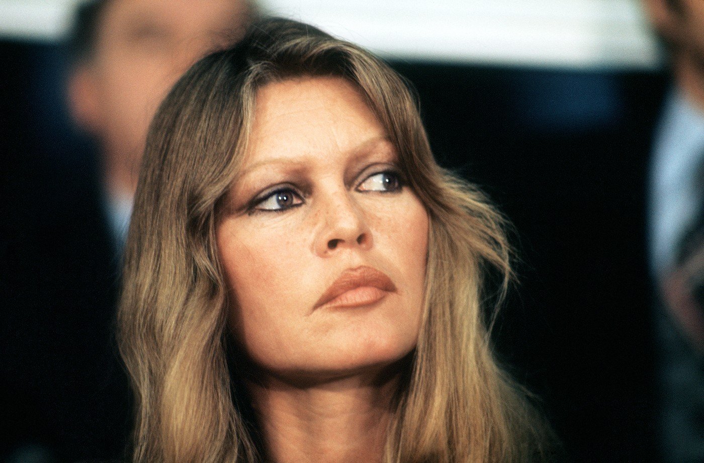 Brigitte Bardot, legenda vie a cinema-ului francez și una dintre cele mai iconice personalități ale sufletului galic, va fi comemorată miercuri, 7 ianuarie, în cadrul unei ceremonii funerare intime, la biserica Notre-Dame de l’Assomption din Saint-Tropez
