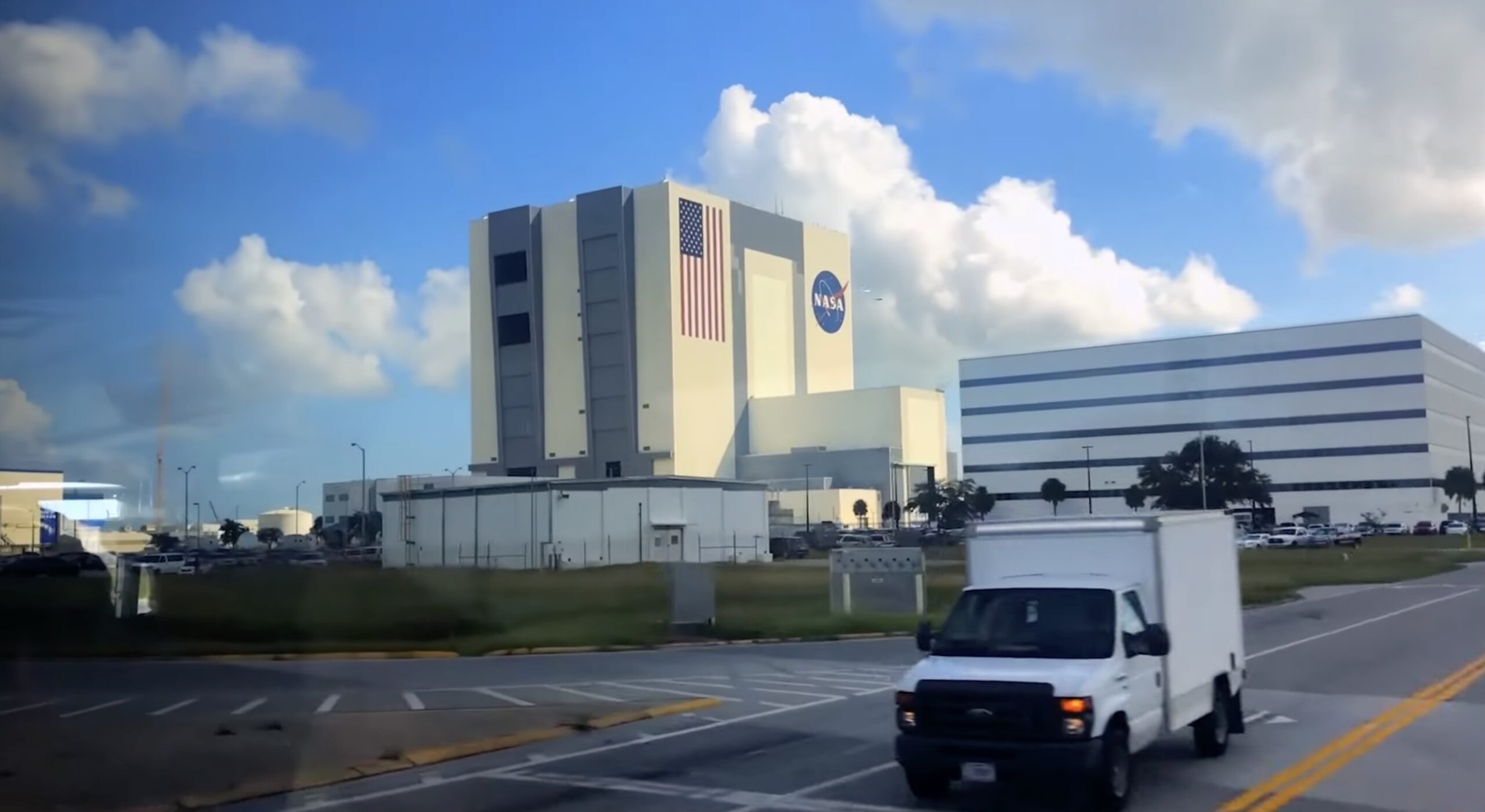 NASA descoperă 26 de noi specii de bacterii în camerele de asamblare: o provocare pentru sterilitate și siguranță în experimentele spațiale Camerele destinate asamblării sondelor spațiale și tehnologiei destinate explorării spațiului extraterestru, considerate a fi în mod tradițional sterile pentru a evita orice riscuri de contaminare, au fost recent insurgate de un adevărat „ecosistem” microbian dificil de controlat