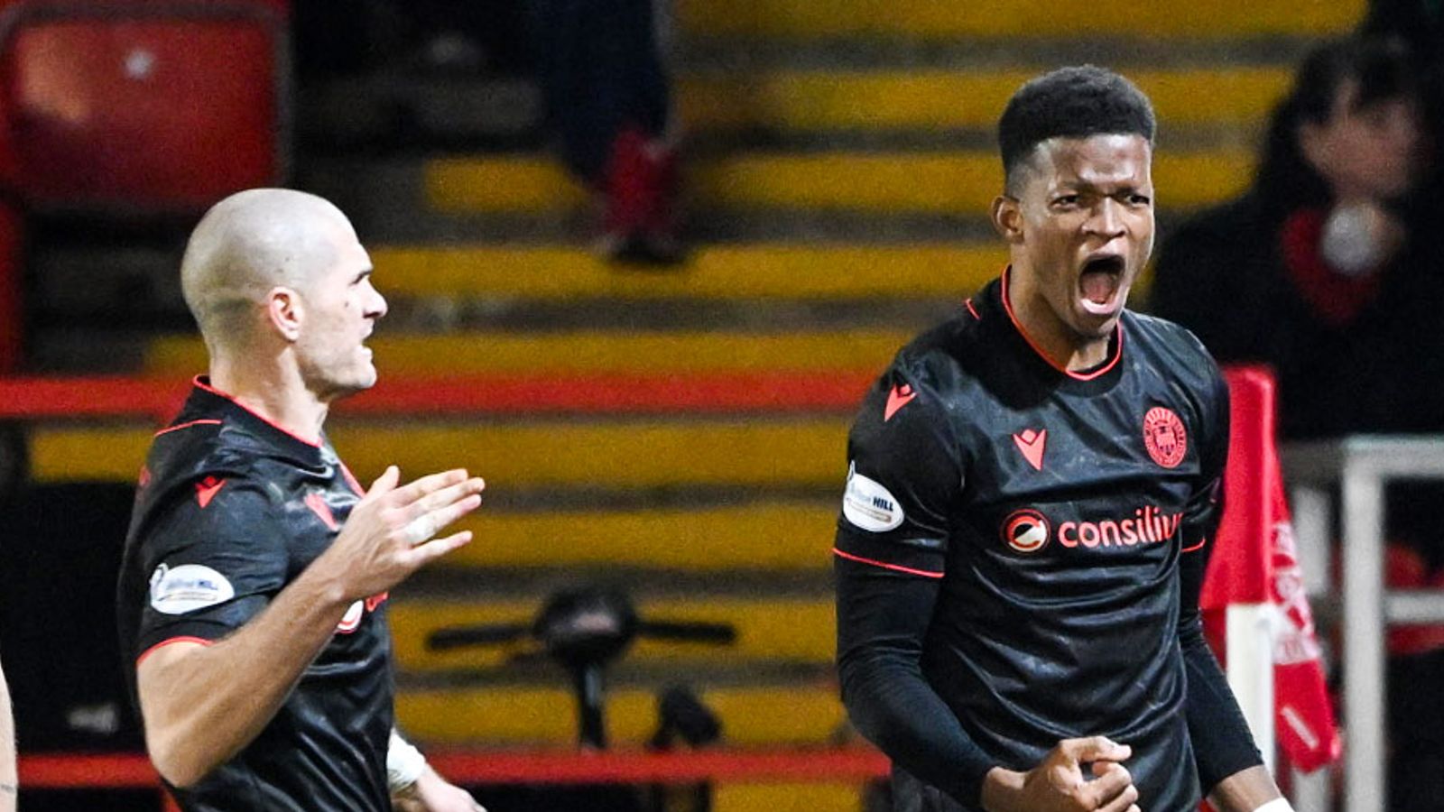 Echipele de fotbal Aberdeen si St Mirren au terminat la egalitate, scor 3-3, in cadrul unui meci palpitant.