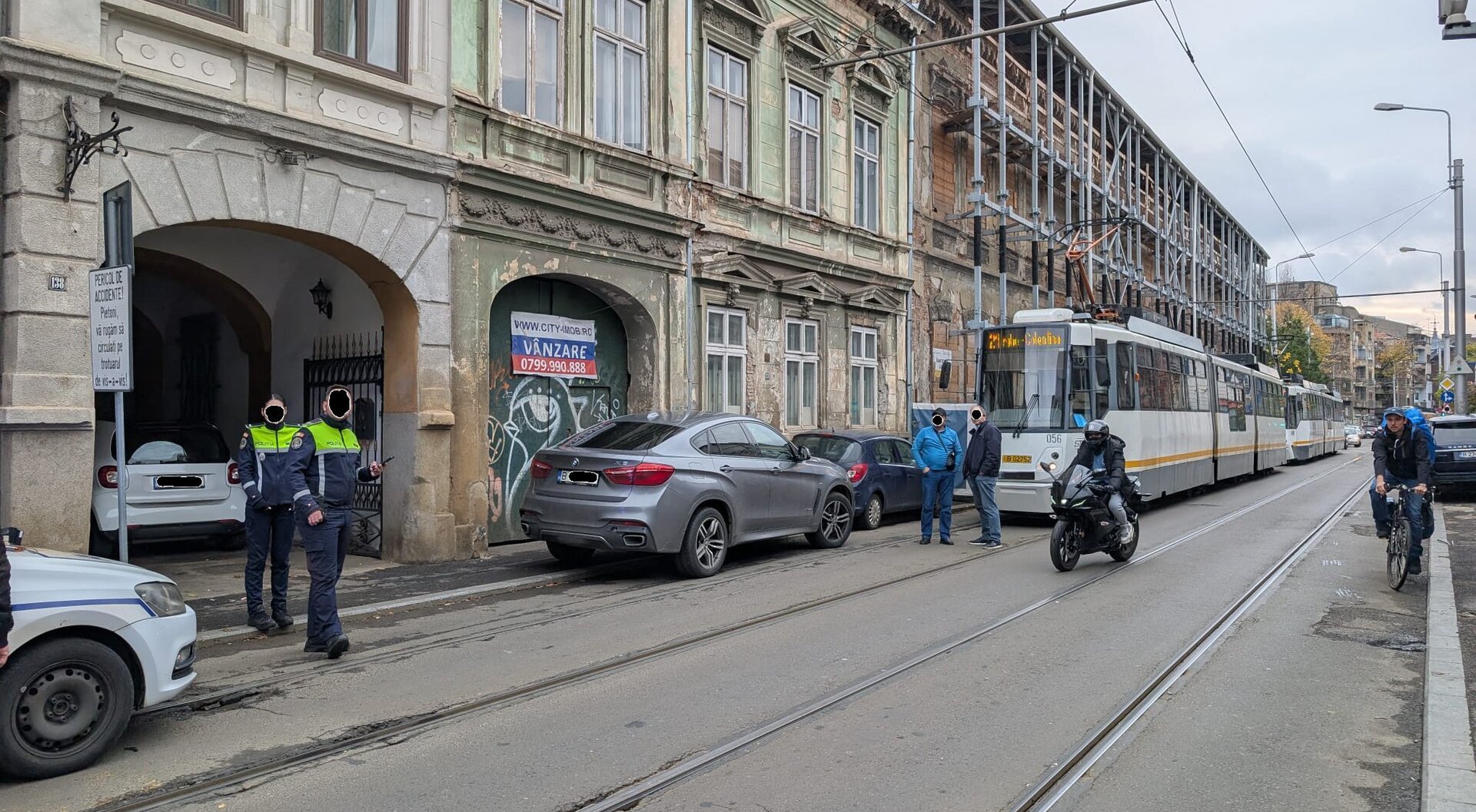 Vehiculele parcate pe linia de tramvai au generat întârzieri totale de 829 de minute în acest an. Care sunt străzile cele mai afectate | Club Feroviar