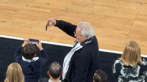 Apariție neobișnuită: Jean Valvis, prezent la partida de baschet a echipei U-BT