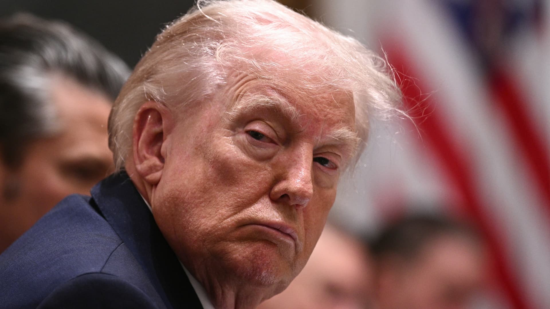 Donald Trump dă în judecată IRS și Departamentul Trezoreriei pentru scurgeri de informații fiscale Președintele american Donald Trump, împreună cu fiii săi, Donald Trump Jr