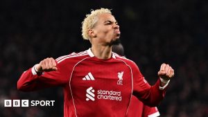 Liverpool spulberă Newcastle cu 4-1, Ekitike strălucește cu două goluri