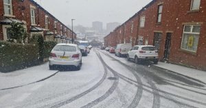 Ninsori surpriză în Lancashire, odată cu întoarcerea elevilor la școală