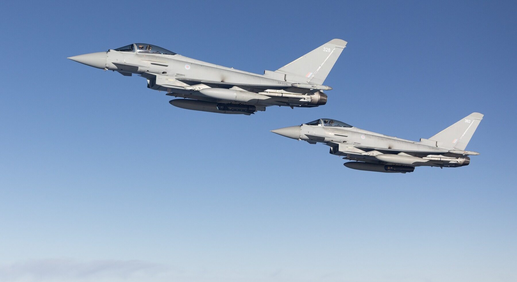 Avioane militare britanice Typhoon întăresc prezența în Qatar Marea Britanie va trimite patru avioane de luptă Typhoon în Qatar, ca parte a eforturilor de consolidare a „operațiunilor sale defensive” în Orientul Mijlociu, a anunțat joi premierul britanic Keir Starmer