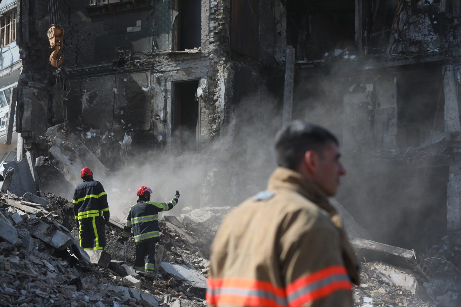 Tragedie la Harkov: două victime, printre care un copil de trei ani, și zeci de răniți după un atac cu rachete Harkov, orașul din estul Ucrainei, a fost scena unei noi campanii de bombardamente care a lăsat în urmă ruină și durere