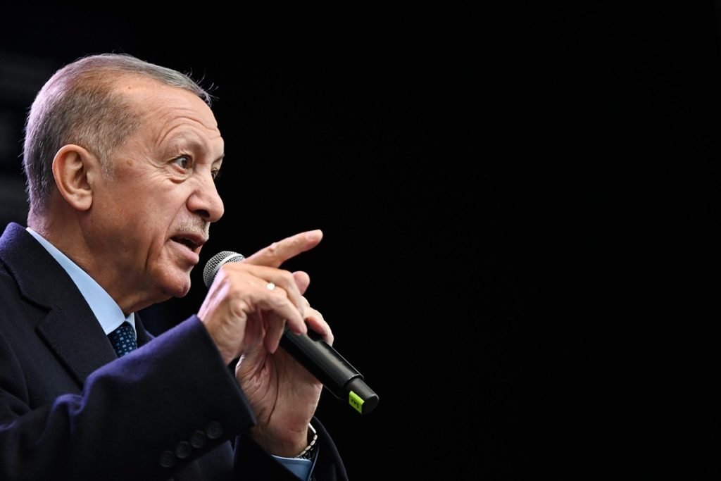 Erdogan avertizează SUA: “Venezuela nu trebuie să cadă în haos sau instabilitate” Președintele Turciei, Recep Tayyip Erdogan, a lansat un avertisment clar către administrația de la Washington, în contextul tensiunilor din Venezuela, susținând că destabilizarea acestei țări ar avea consecințe grave pentru întreaga regiune