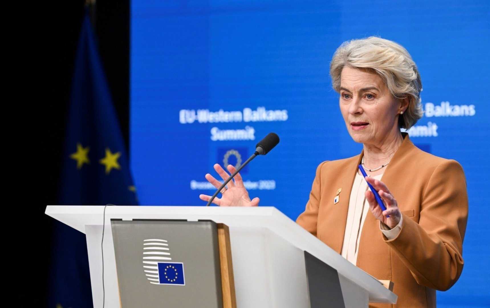 Europa își găsește din ce în ce mai mult sprijin în momentul în care amenințarea unei crize transatlantice devine realitate, pe fondul tensiunilor extrem de ridicate între Statele Unite și aliatele sale europene