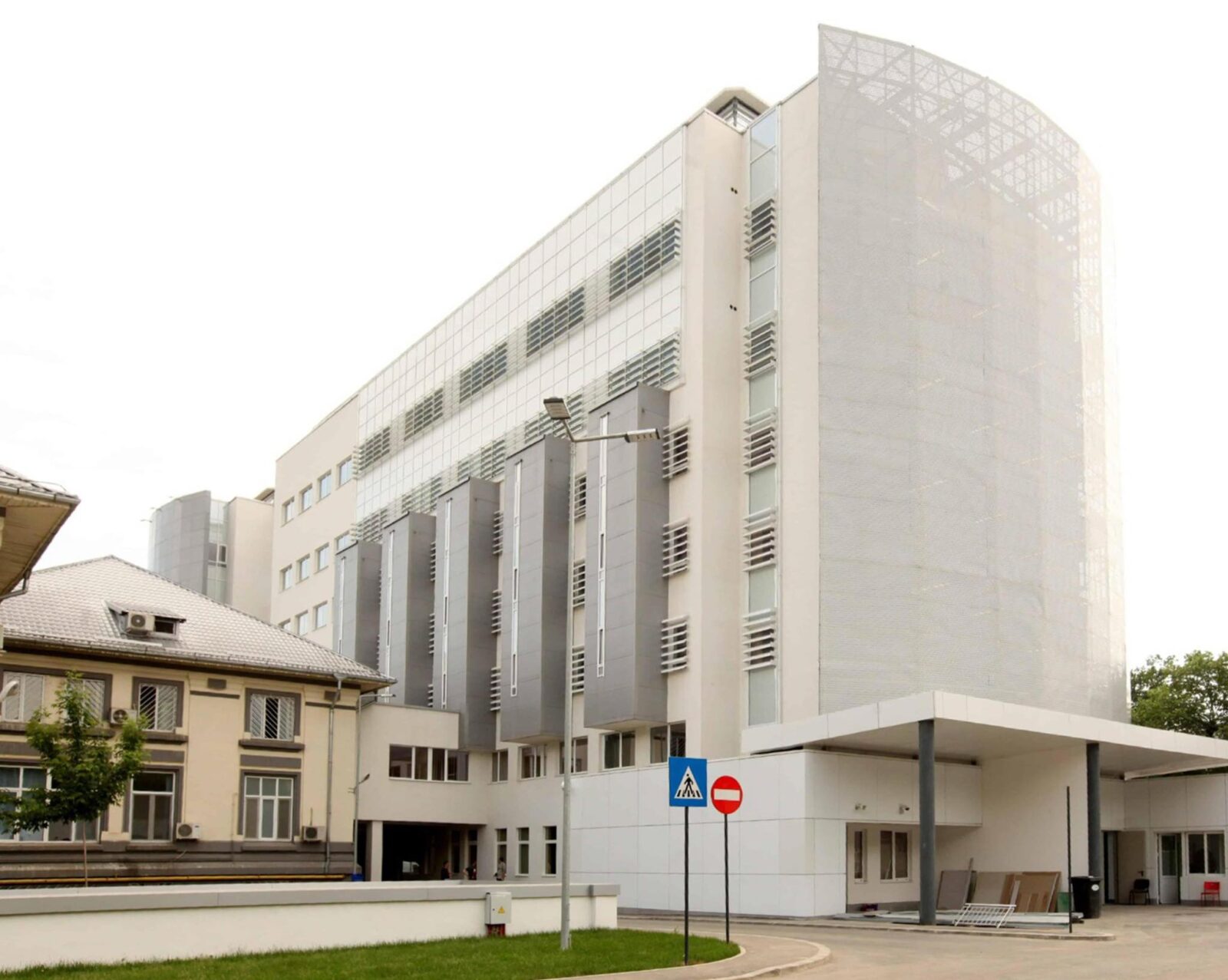 Administrația Spitalelor și Serviciilor Medicale București (ASSMB) demarează o importantă investiție în domeniul sănătății pediatrice, anunțând inițierea unei proceduri de achiziție pentru echipamente medicale destinate înființării unei secții de chirurgie cardiovasculară în cadrul Spitalului Clinic de Copii „Dr