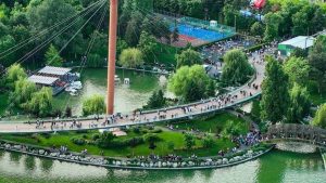 Reparații de peste 700.000 euro la podul hobanat din Parcul Drumul Taberei, afectat de excremente păsări și contactul cu solul