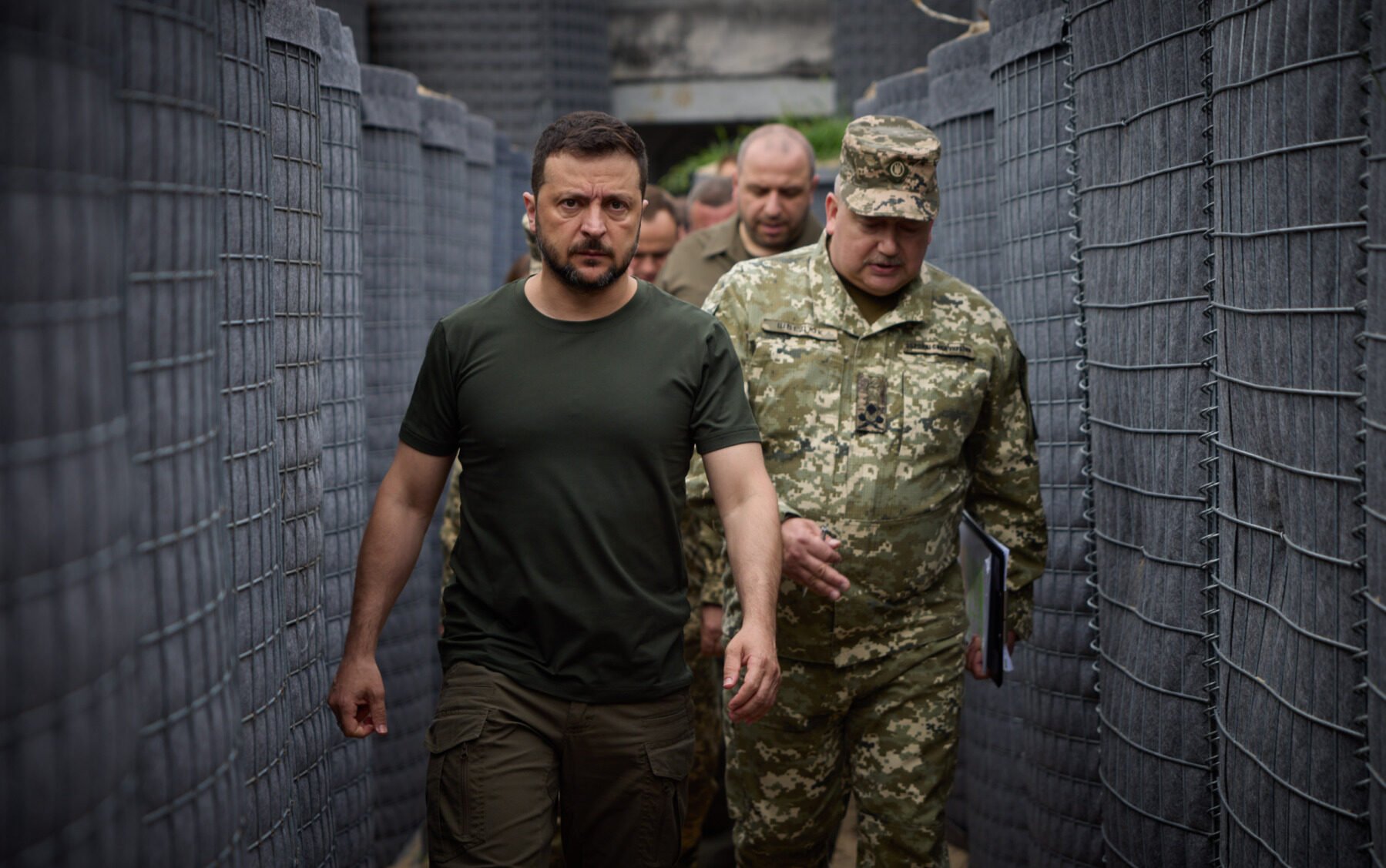 Președintele Ucrainei, Volodimir Zelenski, a avertizat recently că Rusia pregătește o nouă serie de atacuri militare la scară largă asupra teritoriului ucrainean, într-un context marcat de o criză energetică profundă care amenință stabilitatea și funcționarea normală a țării