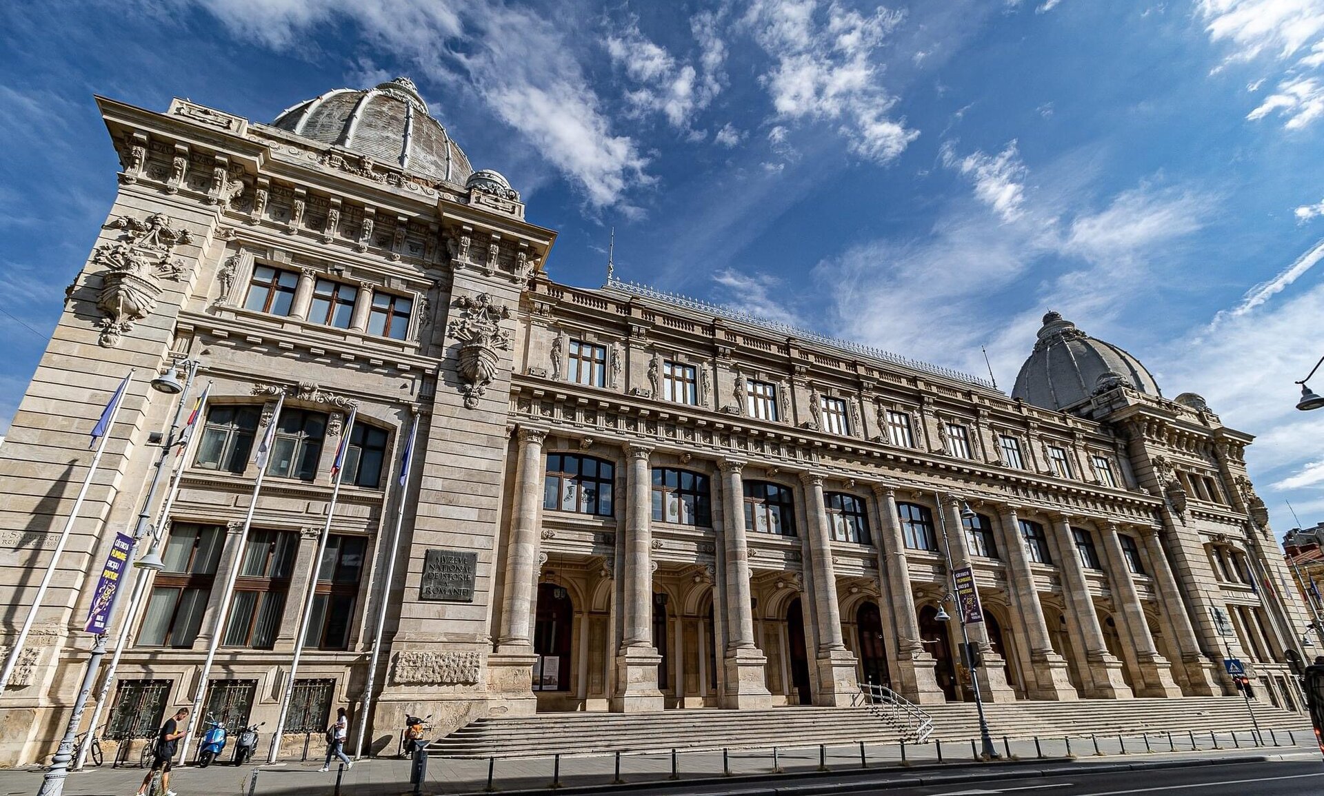 Bucureștiul sărbătorește Ziua Culturii Naționale printr-o serie de evenimente și expoziții speciale, oferind iubitorilor de artă și istorie ocazia să descopere patrimoniul cultural al țării fără a plăti bilet