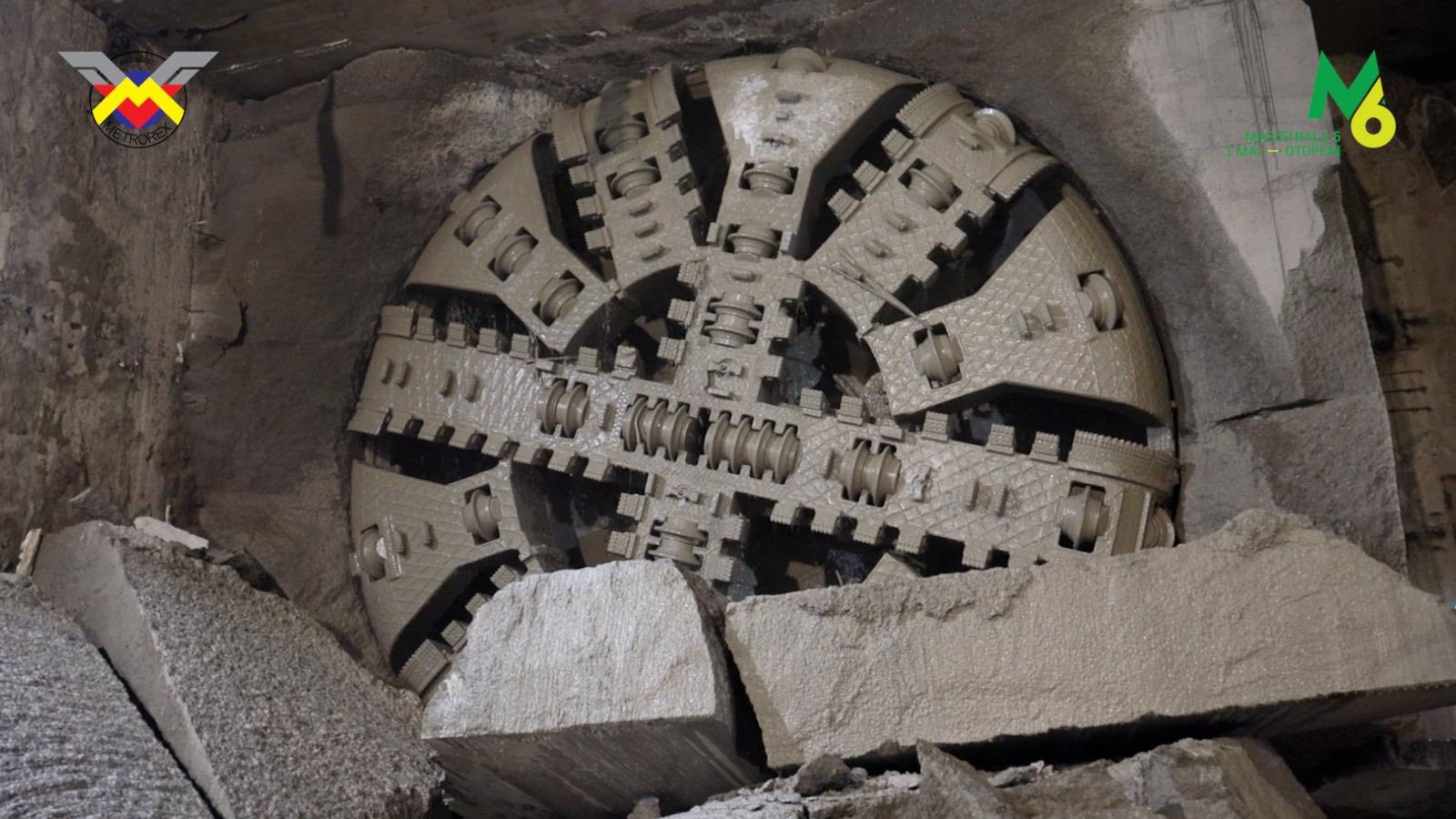 Progres spectaculos în construcția Magistralei 6 de metrou din București: avanpremiera finalizării secțiunii sud Lucrările pentru construirea Magistralei 6 de metrou din Capitală au înregistrat un progres semnificativ odată cu sosirea și avansarea cârtiței „Sfânta Maria” spre stația Gara Băneasa, marcând un pas decisiv în dezvoltarea rețelei de transport subteran a orașului