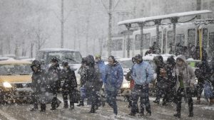 Coliziune de mase de aer deasupra României: ger și ninsori în prognoză