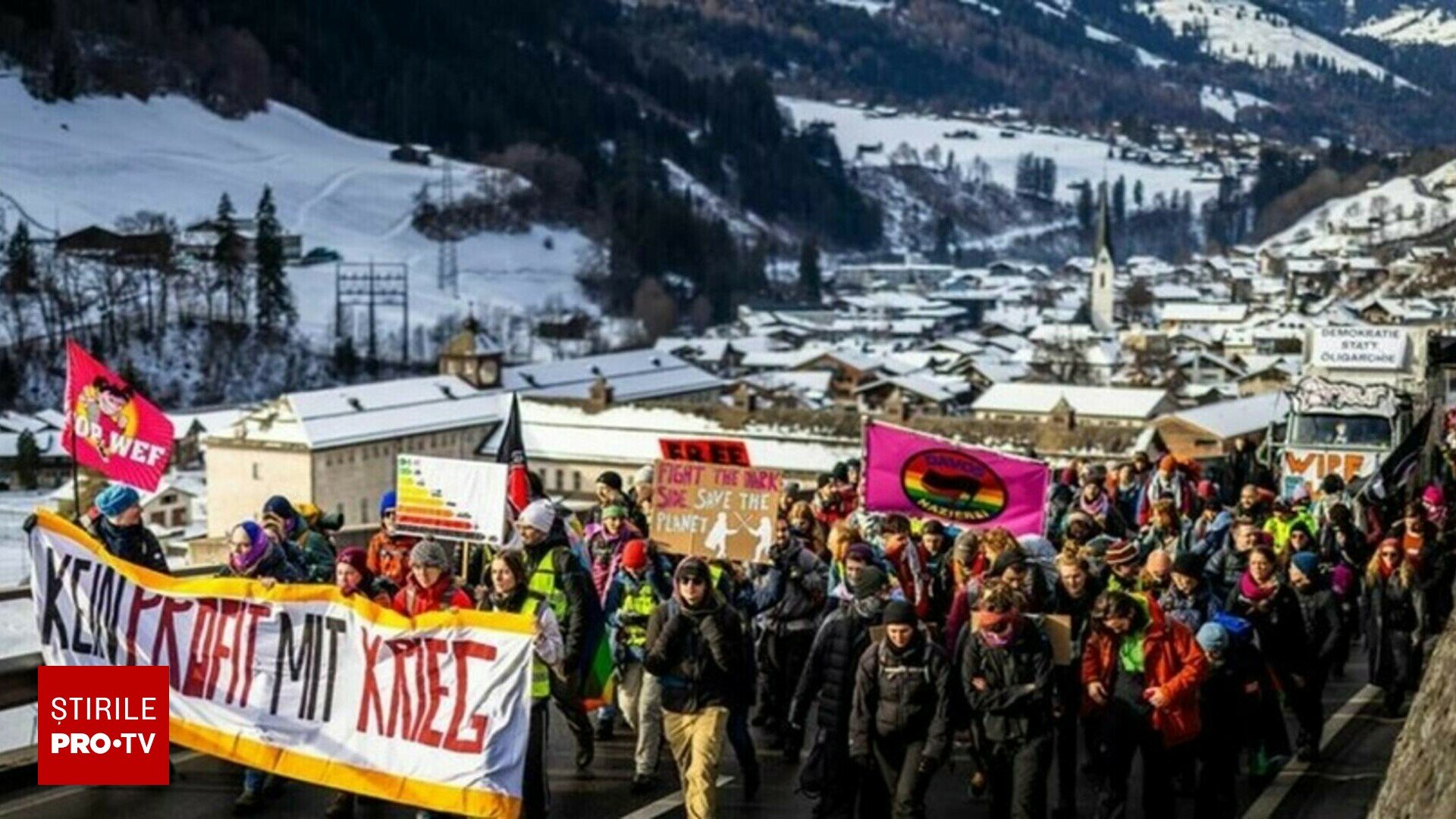 Proteste la Davos: Manifestanții își cer drepturile înainte de Forumul Economic Mondial Sute de manifestanți au pornit sâmbătă din Küblis, în estul Elveției, către stațiunea Davos, cu ocazia desfășurării Forumului Economic Mondial (WEF), unde președintele american Donald Trump va fi figura centrală a evenimentului