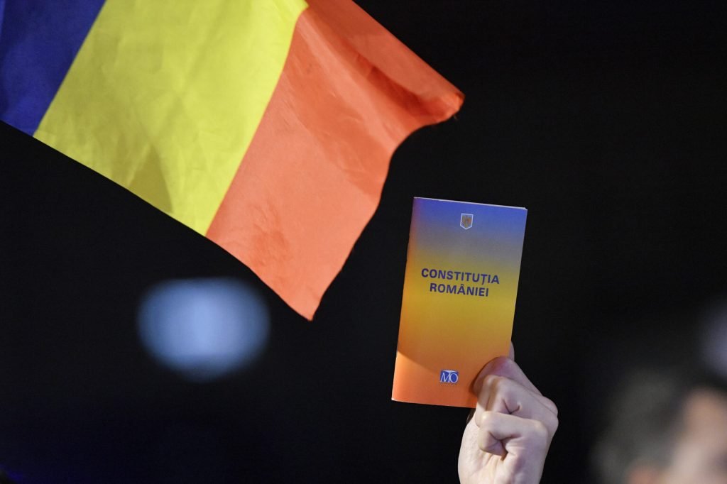 Amânare surprinzătoare la Curtea de Apel București, în preajma unei decizii cruciale a CCR Coincidență sau nu, Curtea de Apel București a decis amânarea deciziei referitoare la contestația formulată de avocata Silvia Uscov privind numirea judecătorilor Curții Constituționale, Mihai Busuioc și Dacian Dragoș, tocmai în ziua în care Curtea Constituțională (CCR) este așteptată să se pronunțe asupra pensiilor magistratilor