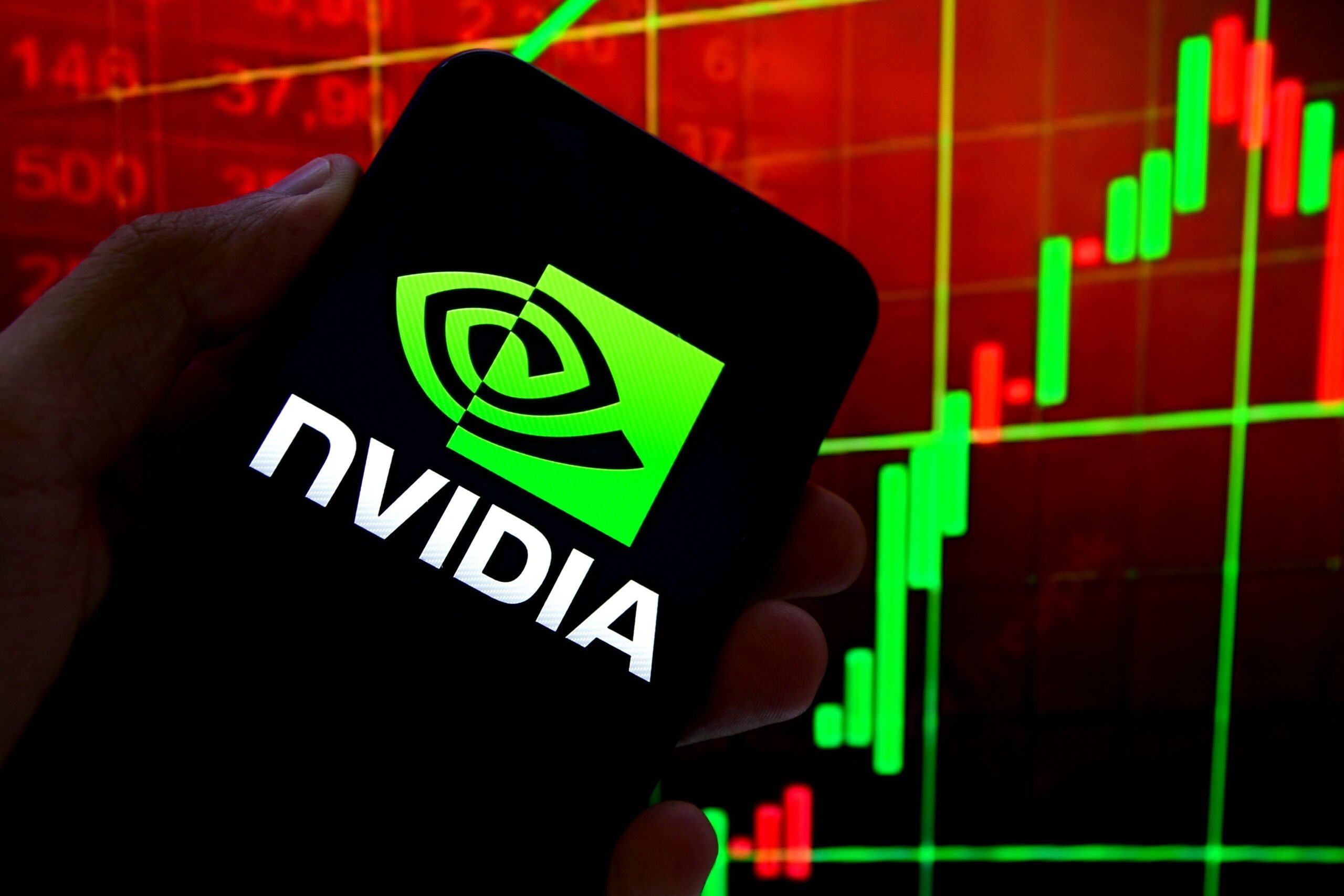 Nvidia, pe muchie de cuțit: gigantul AI, între așteptările pieței și semnale de alarmă Gigantul de tehnologie Nvidia, o vedetă incontestabilă a expansiunii inteligenei artificiale, se confruntă cu un test major