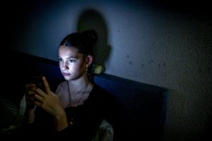 Franța vrea să interzică rețelele sociale pentru copiii sub 15 ani, anunță Macron