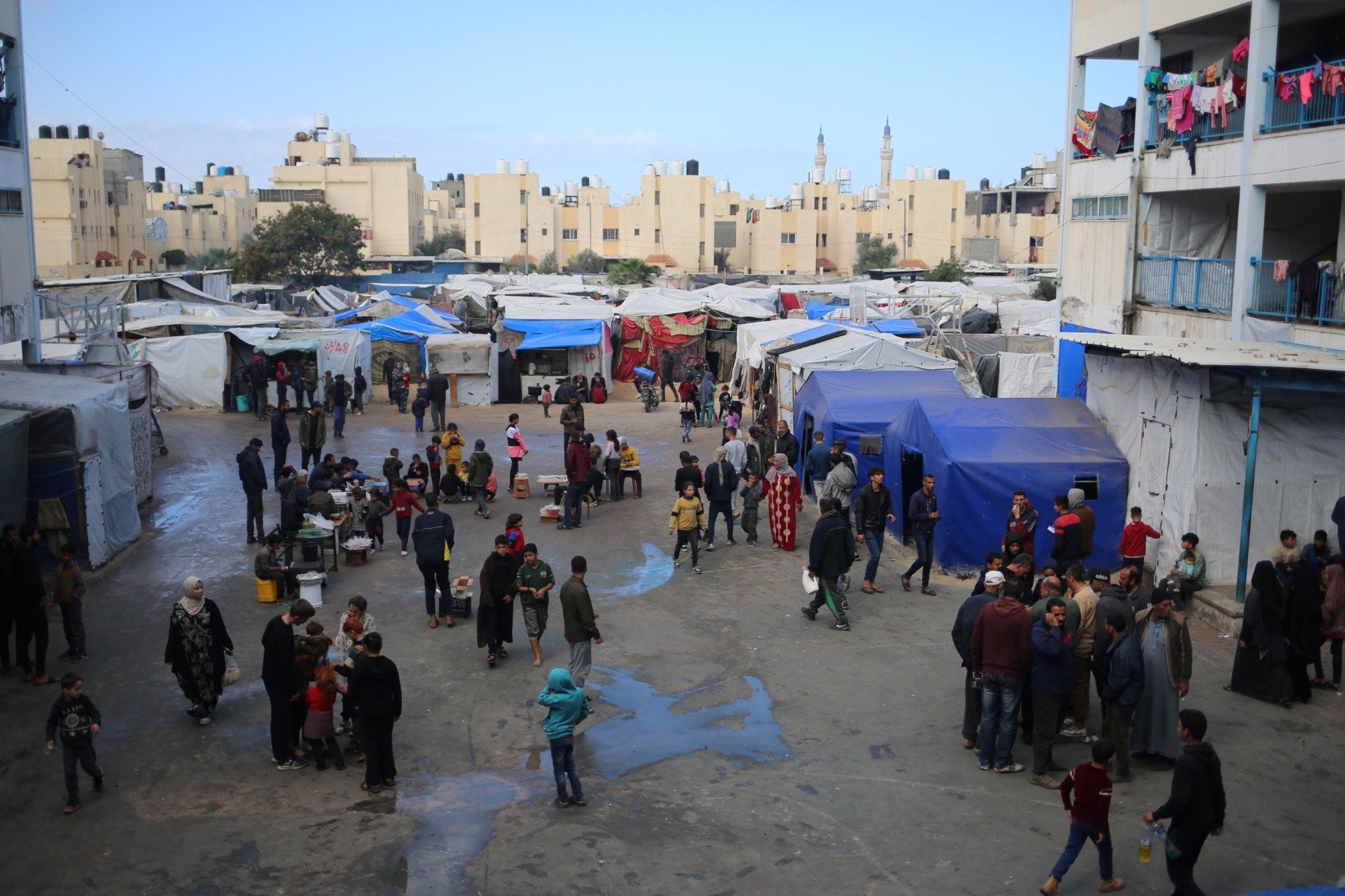 Îndemnuri pentru redeschiderea pasajului de la Rafah, în contextul escaladării conflictului din Gaza În contextul tensiunilor din Orientul Mijlociu, recentele demersuri diplomatice indică o posibilă schimbare de tactic pentru a ameliora criza umanitară aproape catastrofală din Gaza