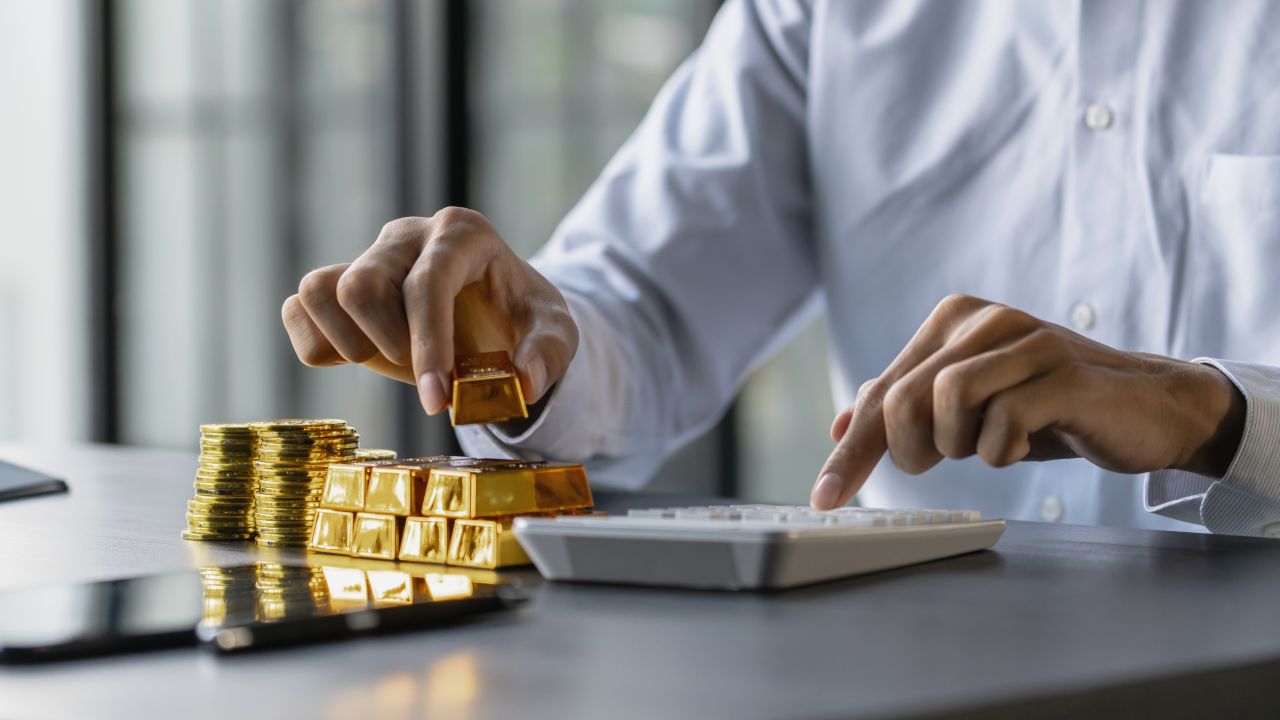 Prețul aurului a depășit un prag istoric. Explicațiile pentru creșterea explozivă din ultima perioadă