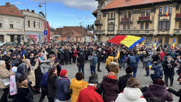 Autor: Radu COLŢEA Publicat la 23 ianuarie 2026 Ceremonia se va desfăşura sâmbătă, 24 ianuarie, în Piaţa Unirii Brașovenii sunt așteptați sâmbătă, 24 ianuarie, în Piața Unirii din Șchei pentru a celebra unirea Principatelor Române, un moment emblematic din istoria națională