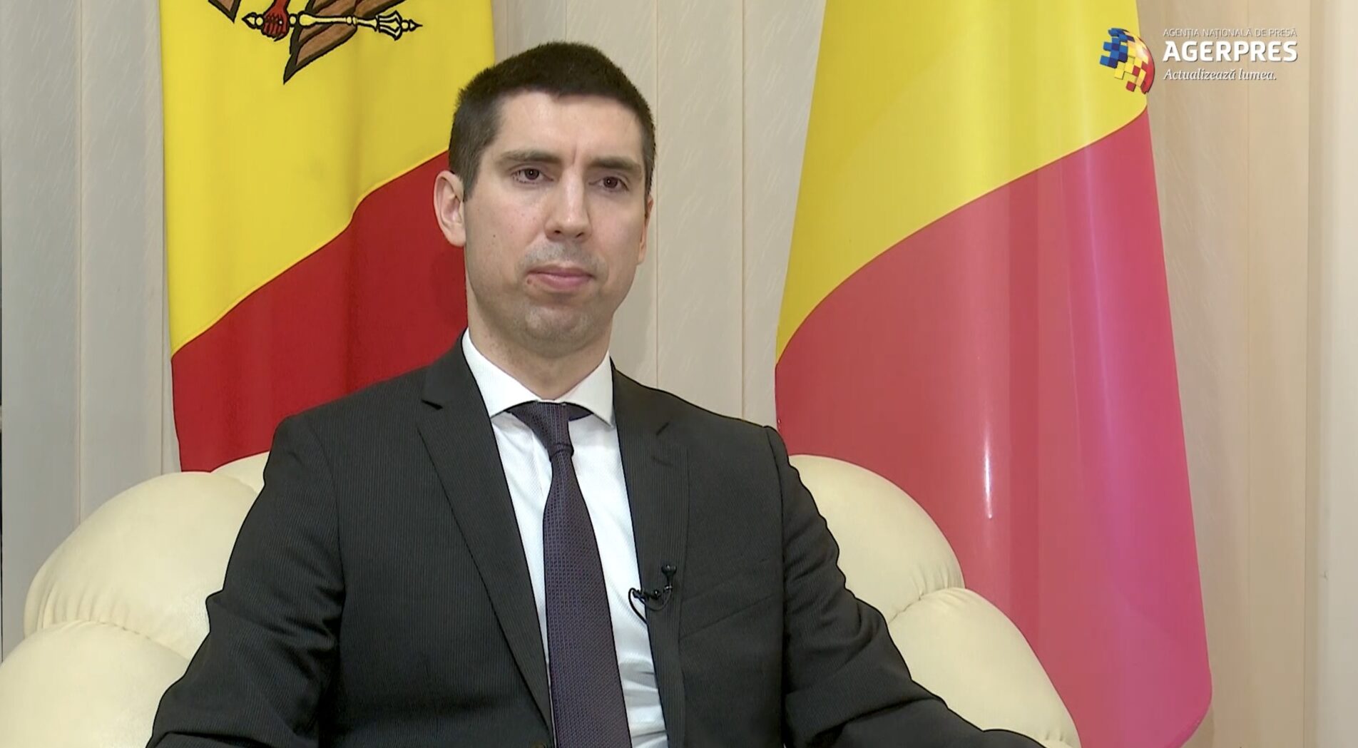 Autoritățile de la Chișinău analiză posibilitatea unirii cu România în contextul amenințărilor rusești Înalți reprezentanți ai Guvernului de la Chișinău indică o eventuală reluare a discuțiilor despre reunirea cu România, dacă situația de securitate la frontierele republicii va deveni extrem de gravă