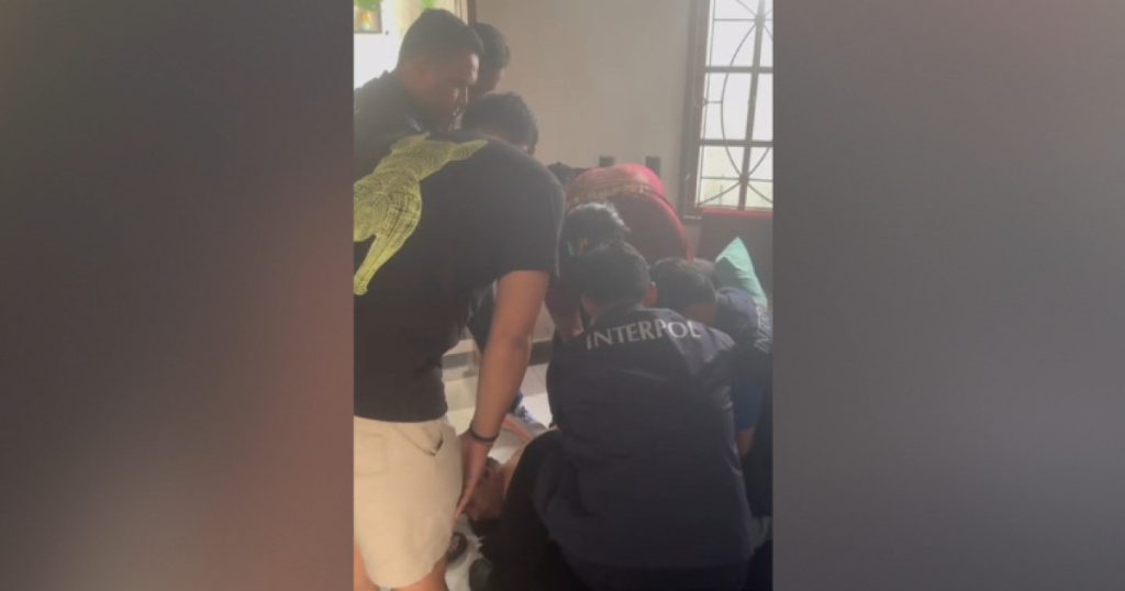 Imagini cu momentul în care a fost capturat asasinul lui Adrian Kreiner, în Indonezia. El era pe lista celor mai căutați infractori