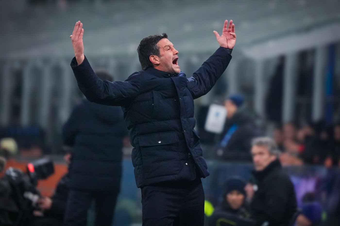 Chivu protestează vehement la microfon după meciul cu Inter