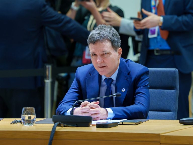 Criza Coaliției: situația se agravează, alertează Nicușor Dan