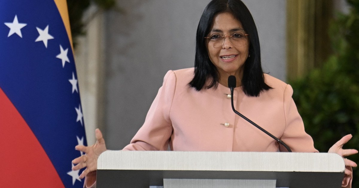 Delcy Rodriguez preia conducerea Venezuelei în amidoul crizei politice Vicepreședintele și ministrul petrolului din Venezuela, Delcy Rodriguez, a fost investită oficial președinte interimar al țării în urma unei ceremonii care a avut loc luni, în contextul în care actualul președinte, Nicolás Maduro, se confruntă cu acuzații grave de trafic de droguri în Statele Unite