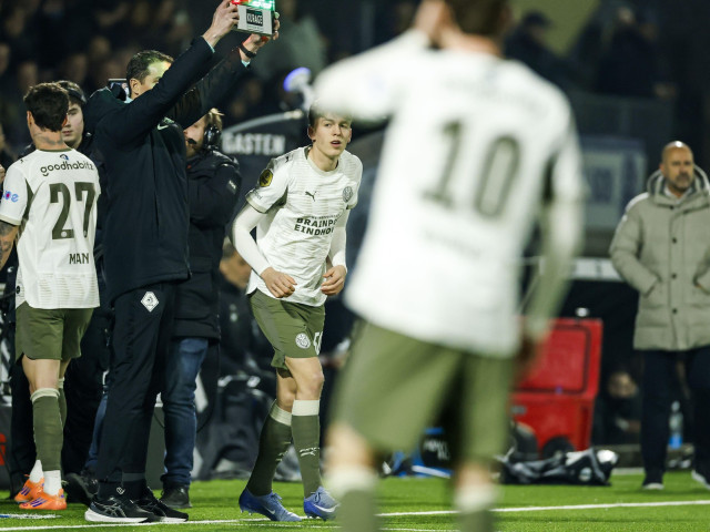 Dennis Man, schimbat după 29 de minute la PSV!
