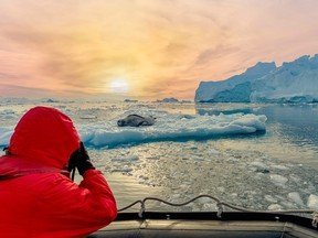 Destinații de evitat în 2026: Impactul turismului asupra mediului Antarctica, un paradis înghețat, se află în colimatorul agențiilor de turism, cu un număr tot mai mare de turiști care amenință mediul său delicat