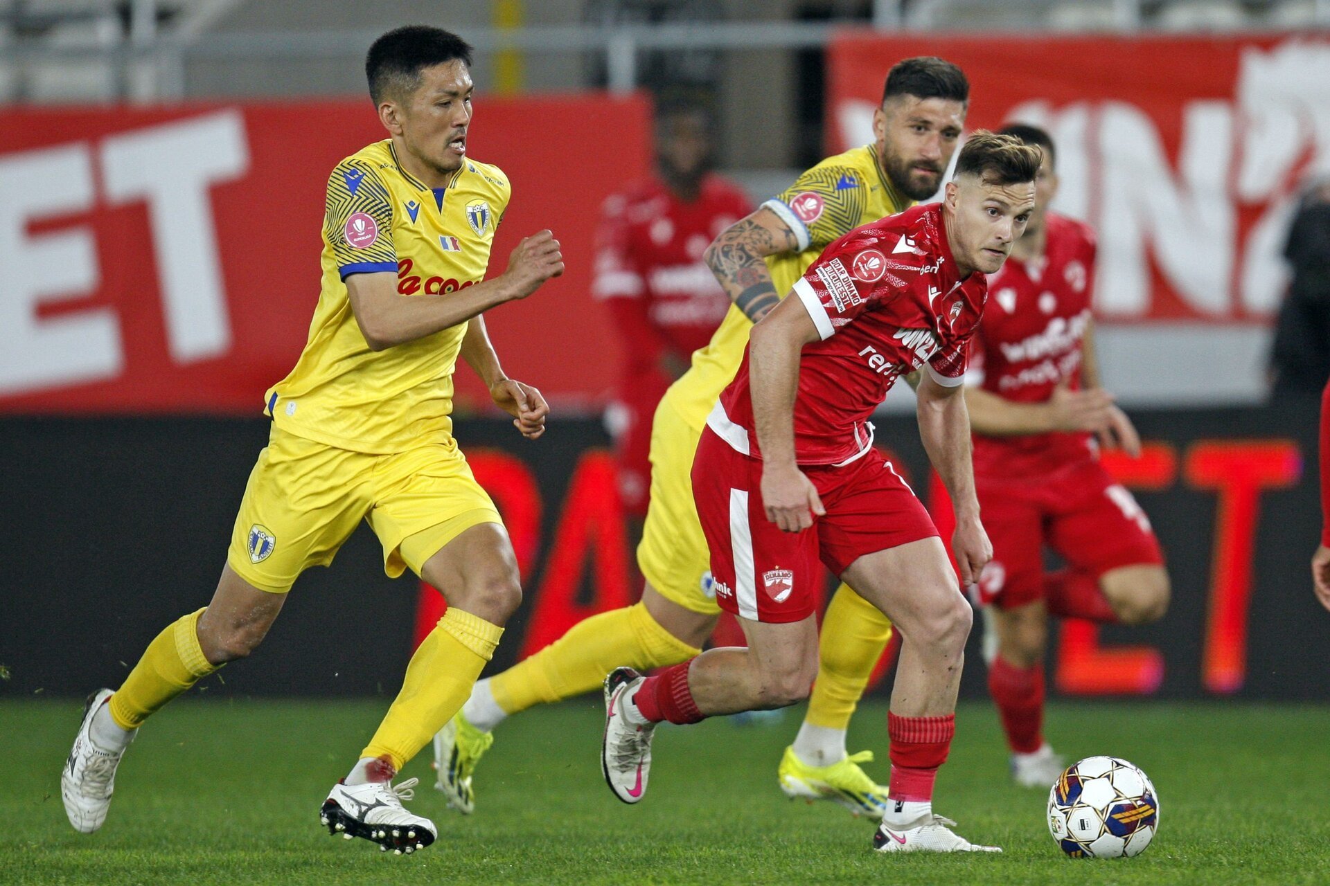 Dinamo și Petrolul se pregătesc pentru duelul cu numărul 99!