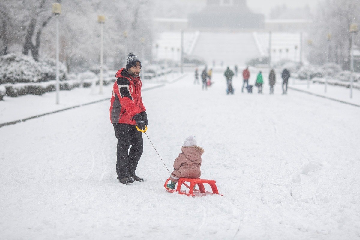 Alertă de vreme severă în România: cod galben pentru precipitații abundente și ninsori, termometrele în coborâre accentuată România se pregătește pentru o perioadă de vreme extremă, potrivit ultimelor avertizări emise de Administraţia Naţională de Meteorologie (ANM)