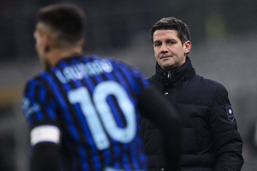 Inter Milano conduce clasamentul Serie A, dar Cristi Chivu refuză conferința de presă După victoria convingătoare a echipei Inter Milano împotriva celor de la Bologna, cu 3-1, antrenorul român Cristi Chivu a surprins prin absența sa de la conferința de presă de după meci
