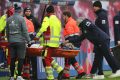 Horror-Verletzung in der Bundesliga: Hollerbach vom Platz getragen | Sport
