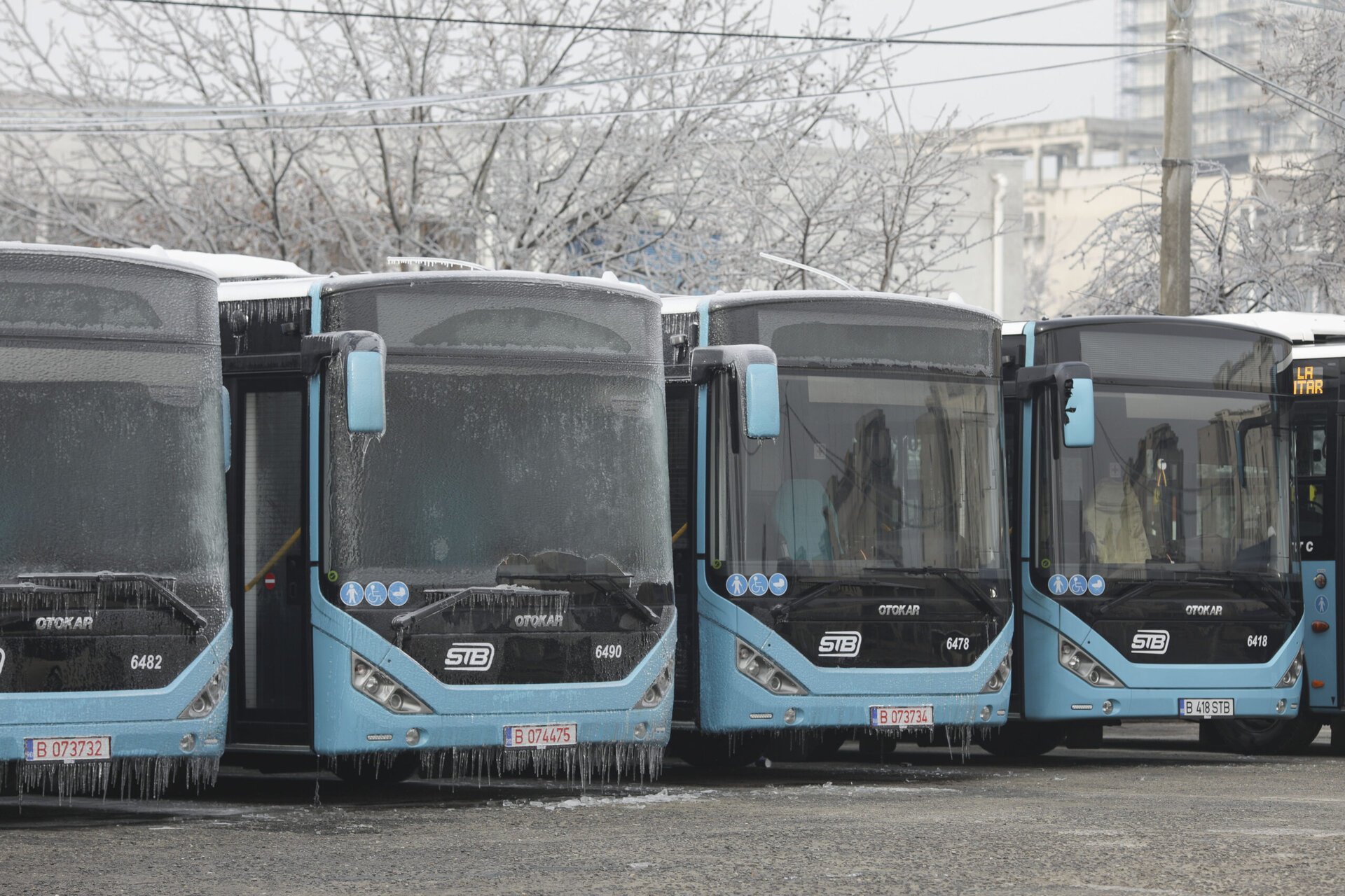 Criza cauzată de lipsa pieselor și lichidități blochează funcționarea STB: Bucureștiul se scufundă în haos logistic și social Blocajul de la Societatea de Transport București (STB) depășește orice scenariu de criză obișnuit, transformând serviciul de transport în orașul capitală într-o aproape inexistentă