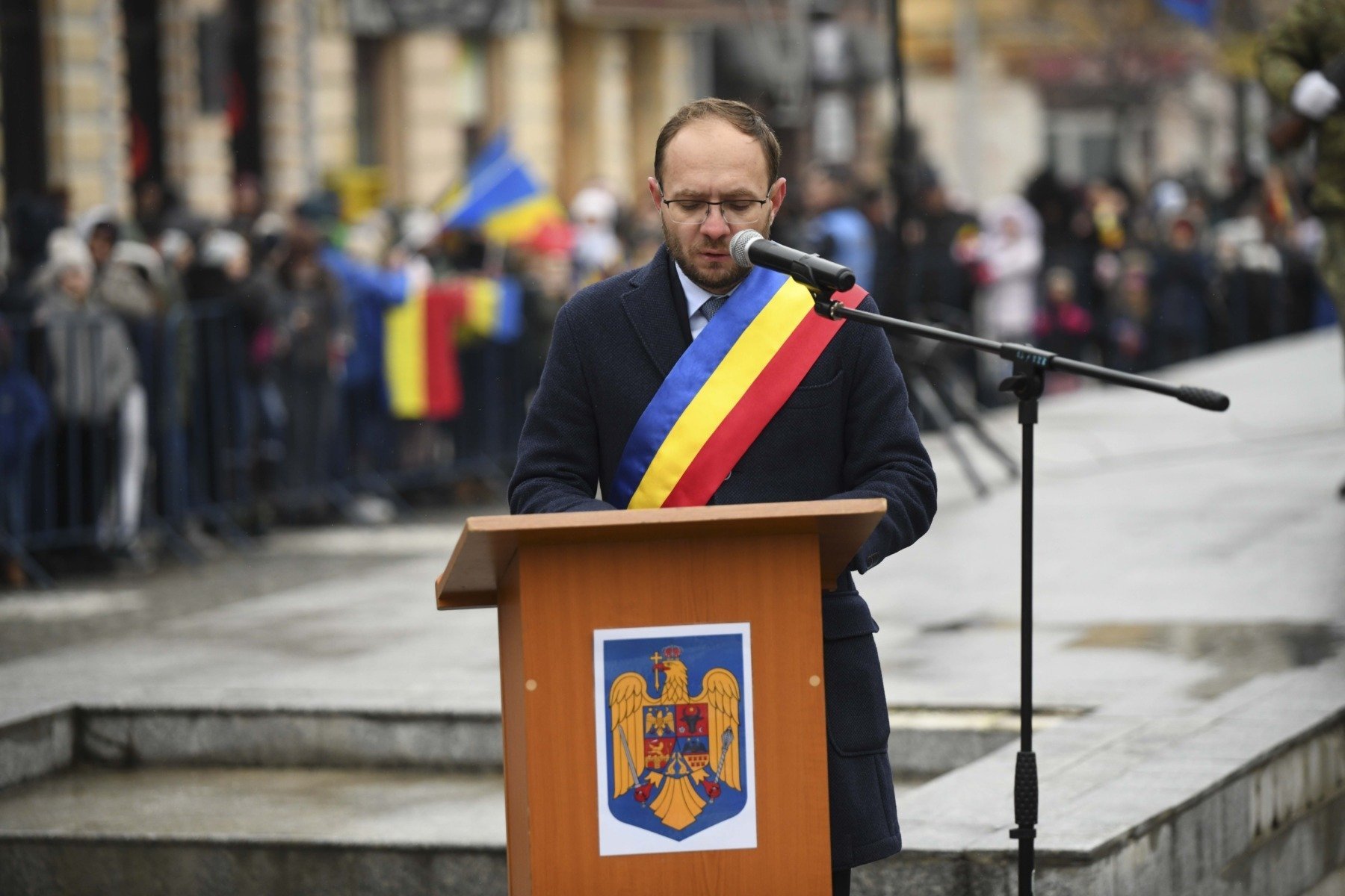 Primarul municipiului Botoșani, Cosmin Andrei, ia în considerare sprijinirea persoanelor cu handicap prin acordarea unor ajutoare financiare menite să le faciliteze plata taxelor și impozitelor locale din acest an