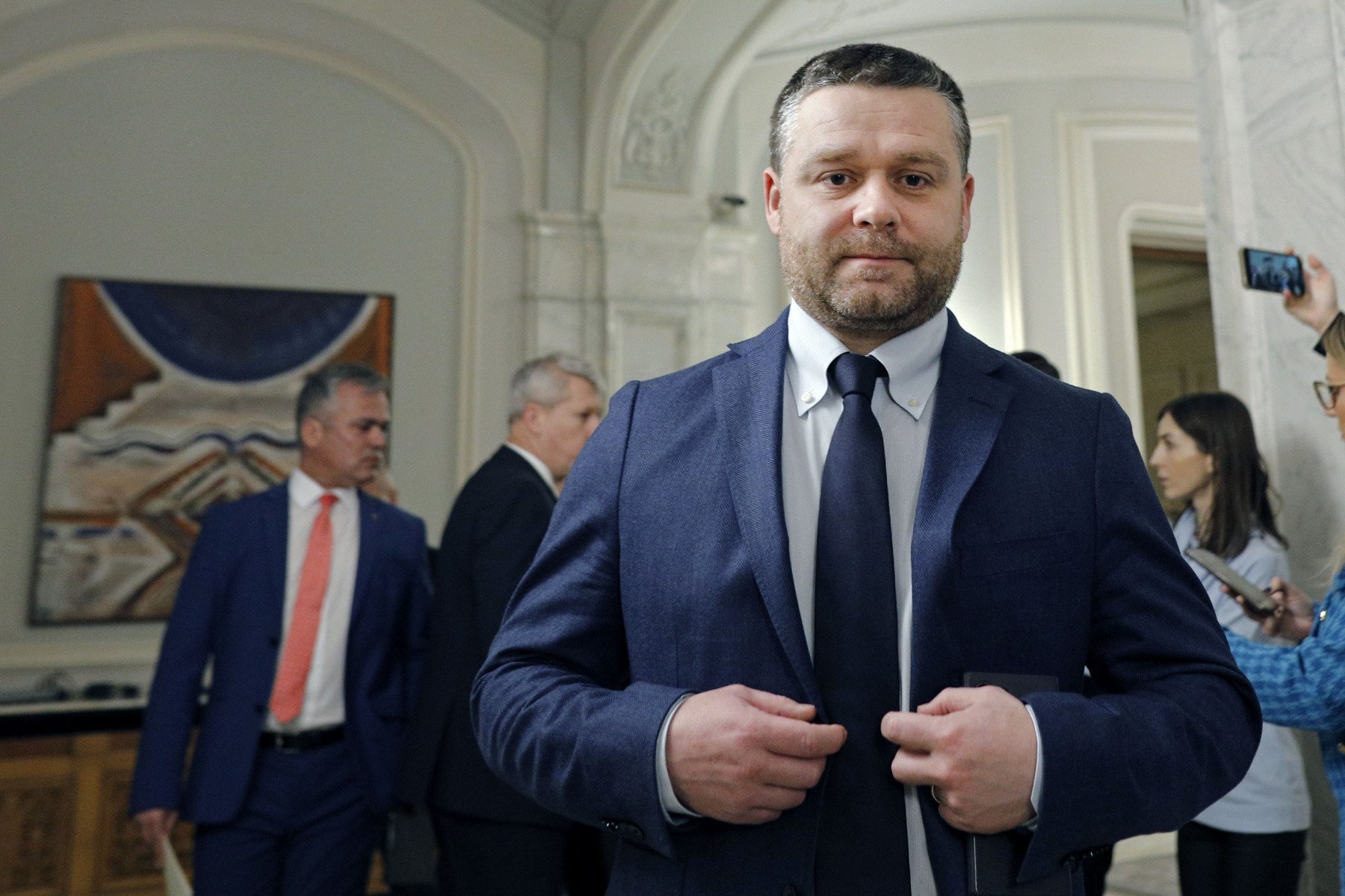 Criza politică de la București escaladează: PSD și PNL, alianță fragilă iarăși în pericol după conflictele din Consiliul General Tensionată și marcată de acuzații grave, ședința Consiliului General al Municipiului București de joi a scos la iveală o ruptură profundă între partidele de guvernare, PSD și PNL